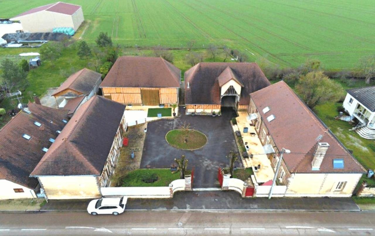 Maison Calme 14 Personnes, Piscine, Jardin Et Parking Buchères Exterior foto